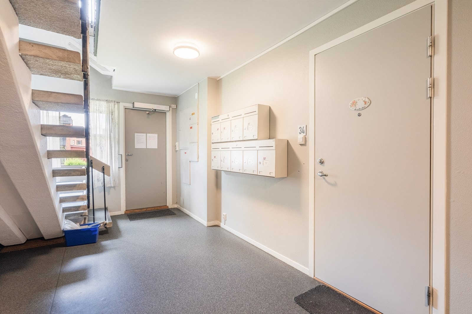 Leiligheten disponerer i tillegg én fast parkeringsplass og egen bod på ca. 5 m² i felles garasjekjeller. Galleribilde