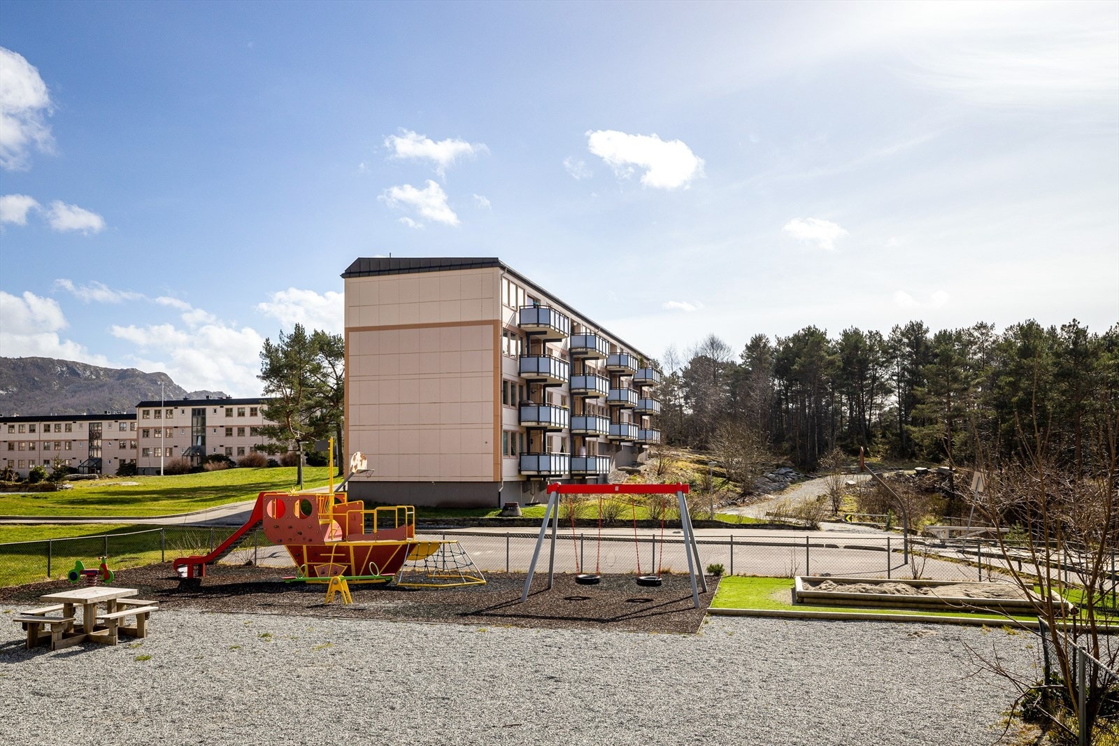 Velkommen til presentasjon av Myrdalskogen 14 av Morten Haugervåg og Eiendomsmegler Norge avd. Åsane Galleribilde
