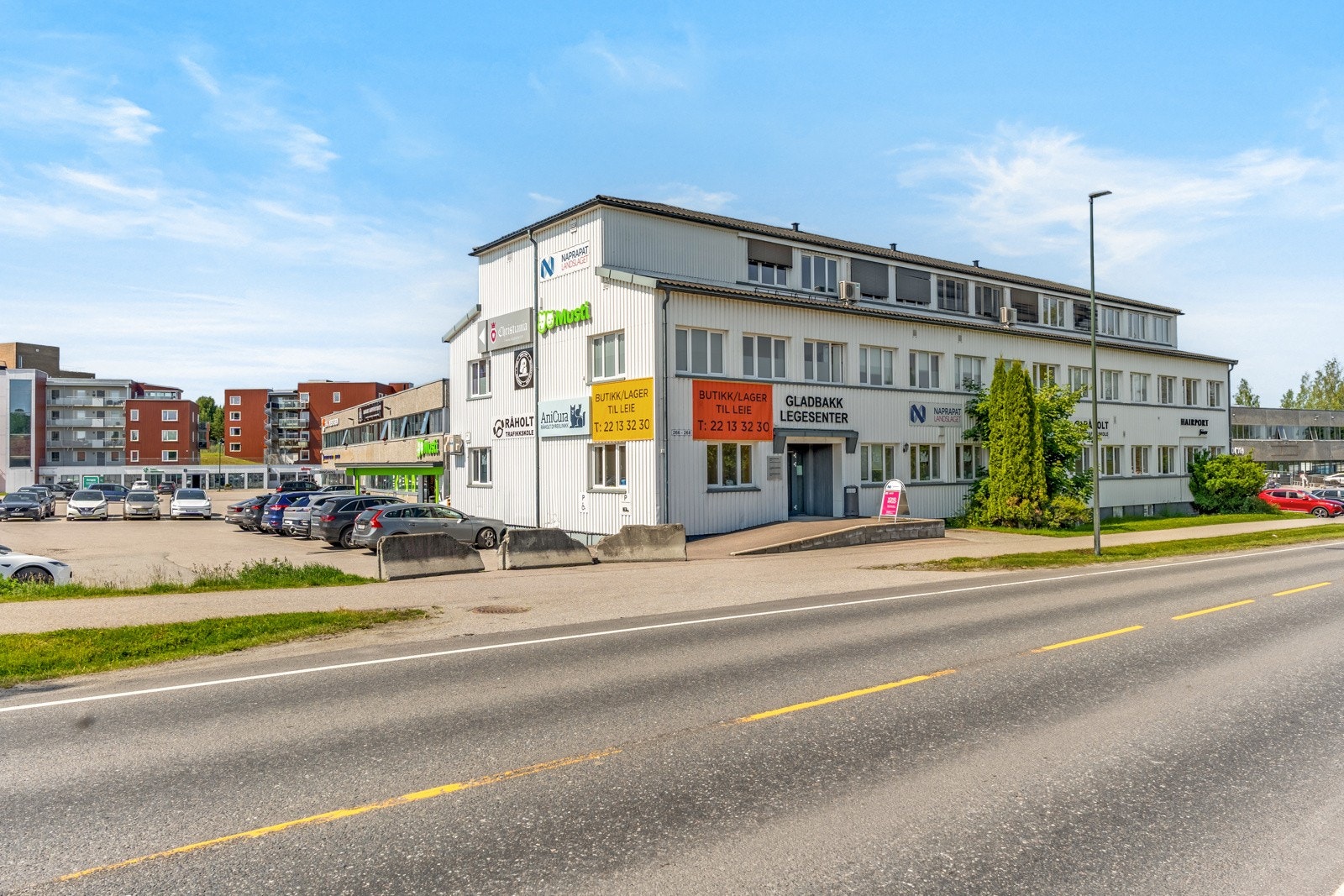 Det er også en rekke forskjellige skoler og barnehagaer i nærheten samt gode fritidstilbud for store og små. Galleribilde