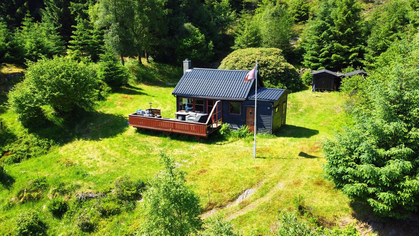 Hytten er innvendig revet og må rehabiliteres innvendig for å kunne benyttes. Galleribilde