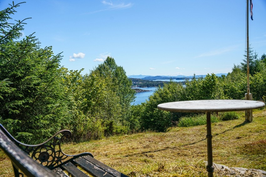 Her kan en nyte morgenkaffe'n i idylliske og rolige omgivelser. Galleribilde