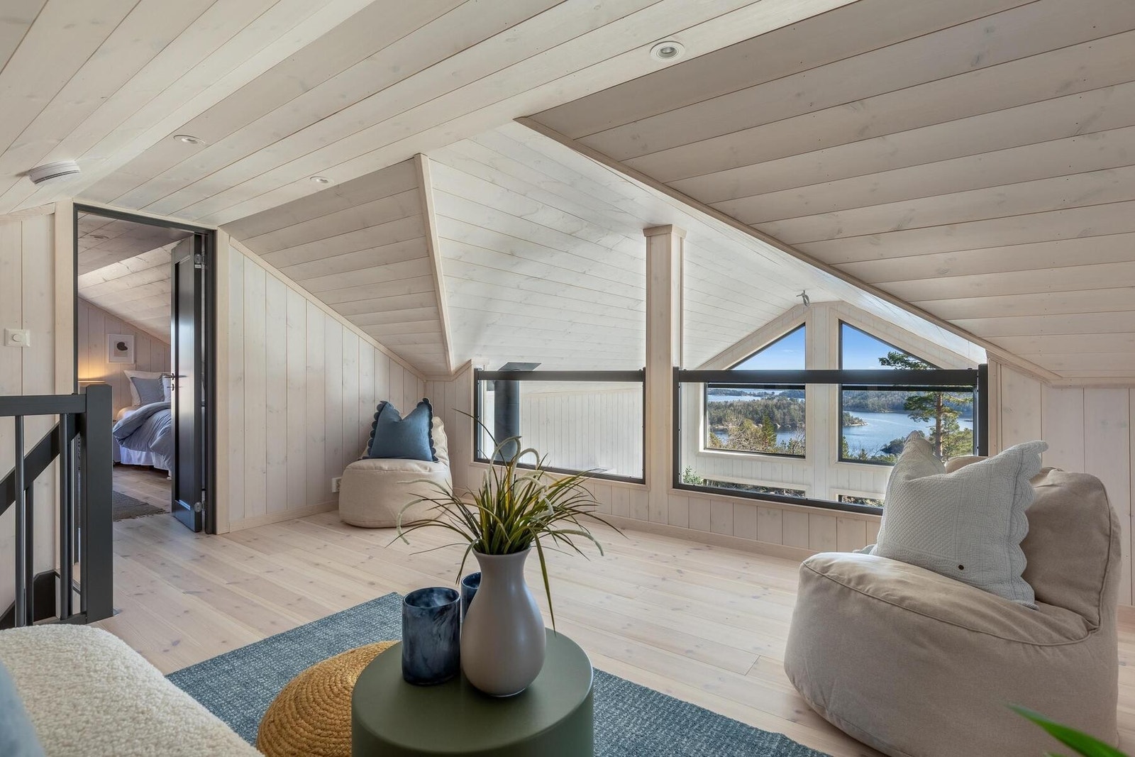 Hemsen har 3 rom. Foto fra en tilsvarende hytte, Polar 110. Galleribilde