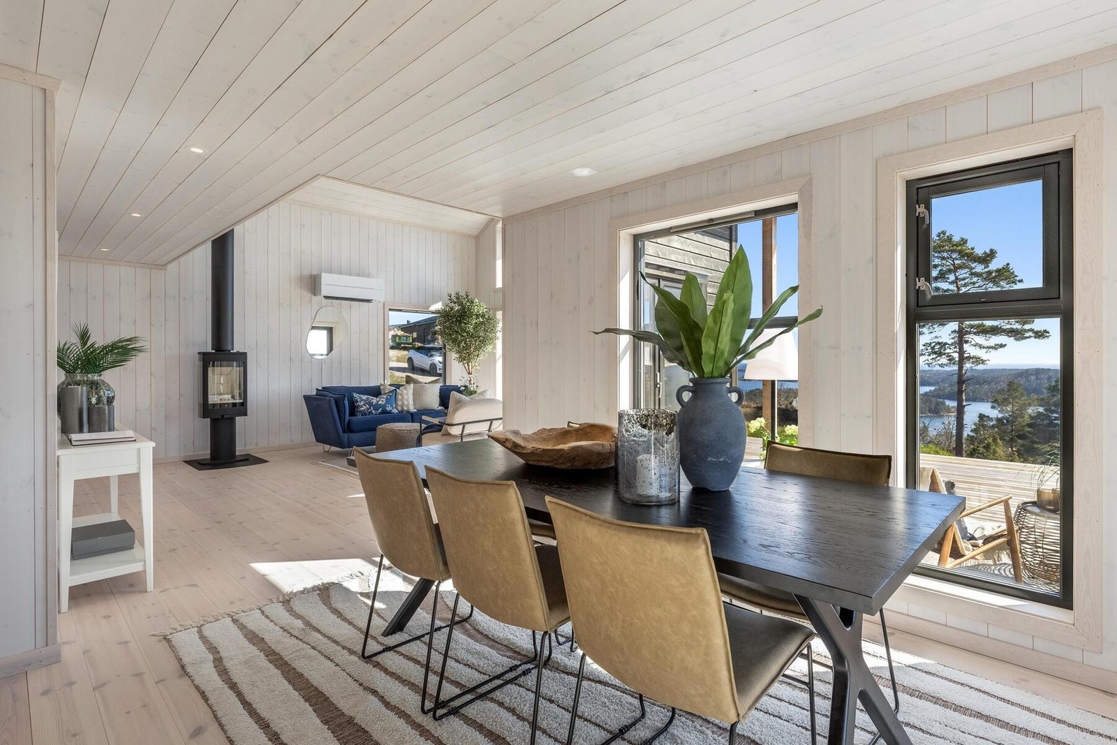 Foto fra stue/spisestue i en tilsvarende hytte, Polar 110. Galleribilde