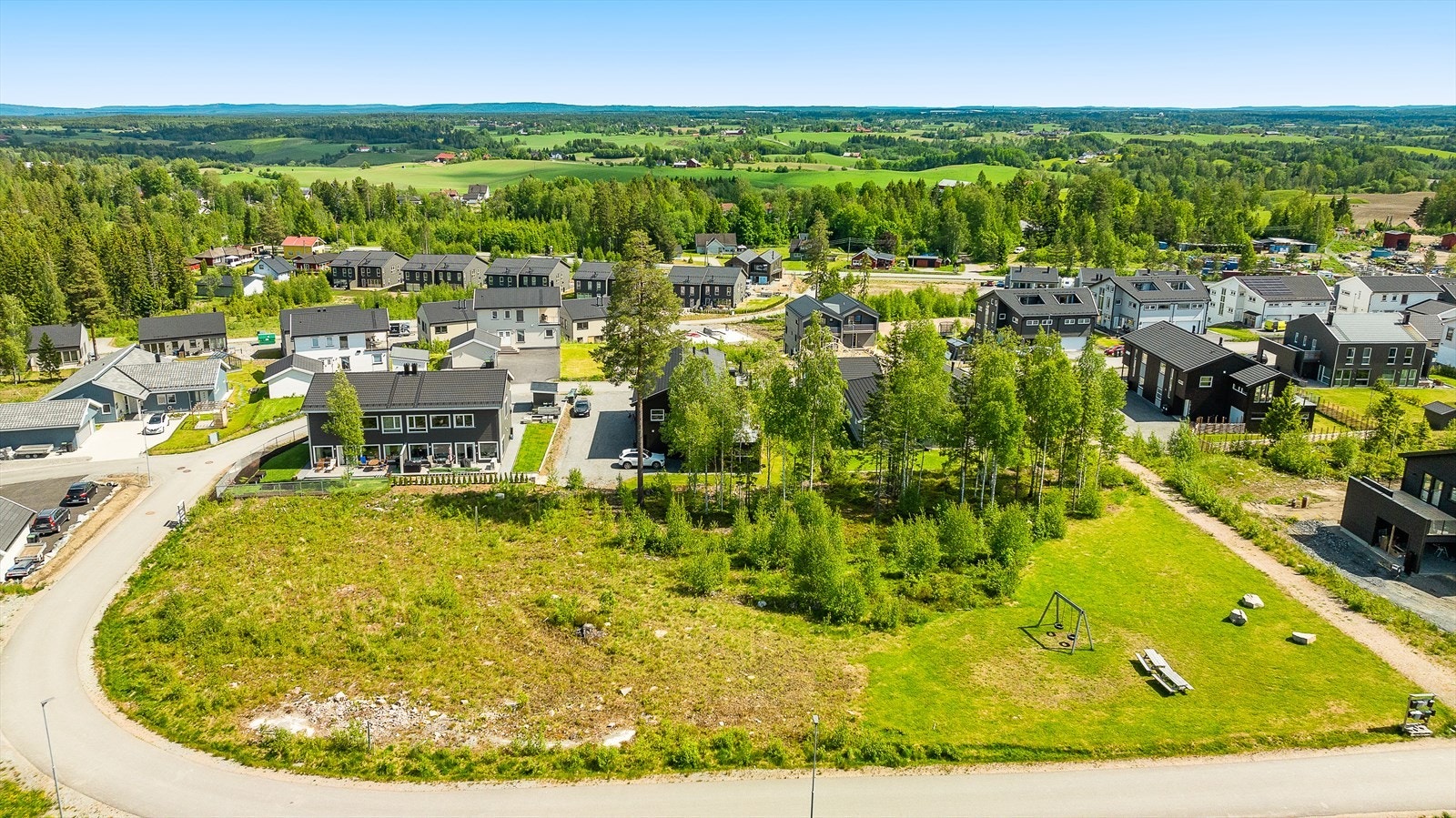 Legg merke til at det er lekeplass på tomtas syd-side så her vil man ikke få bebyggelse på denne siden Galleribilde