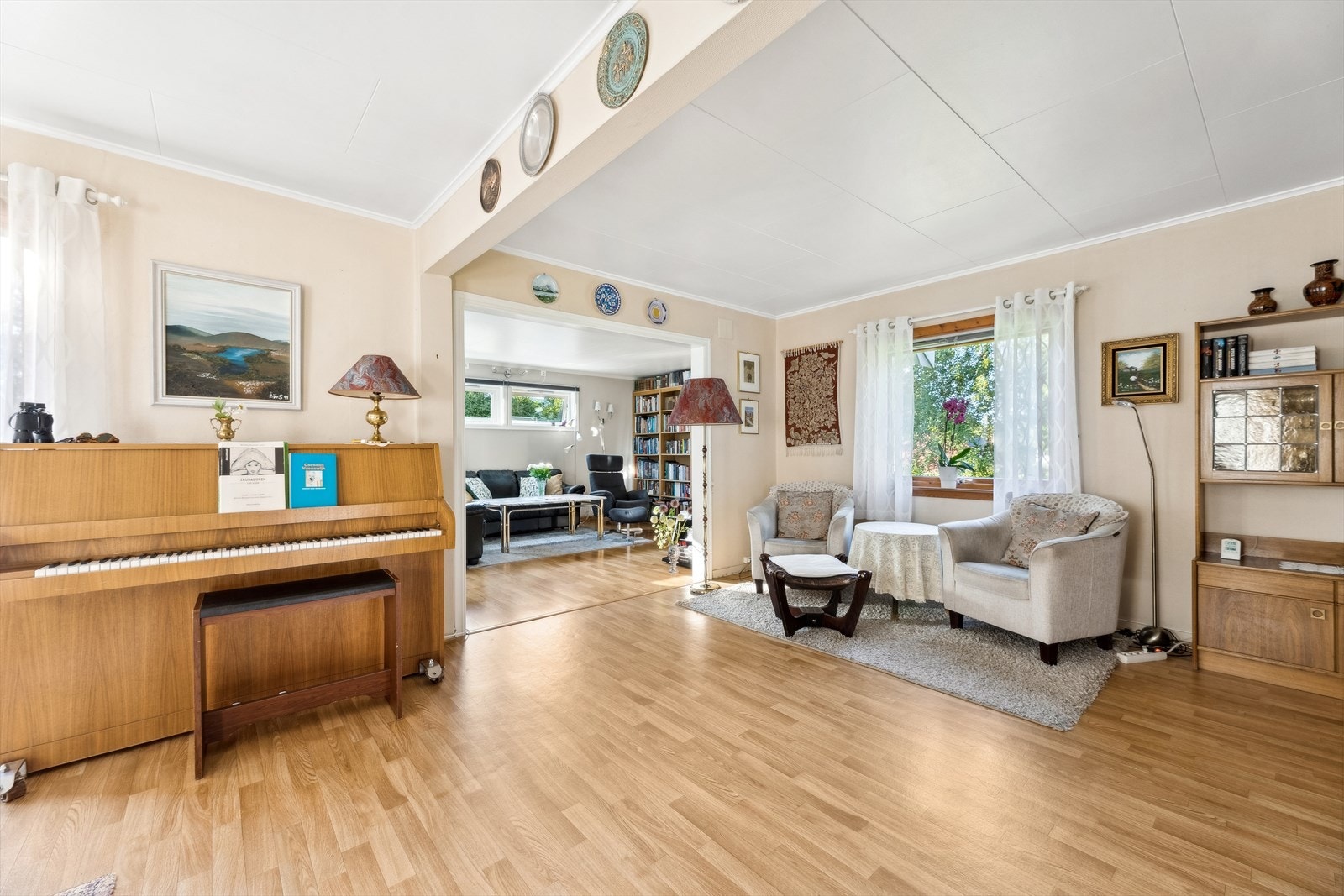 Gode vindusflater sørger for at rommet får godt med naturlig lys Galleribilde