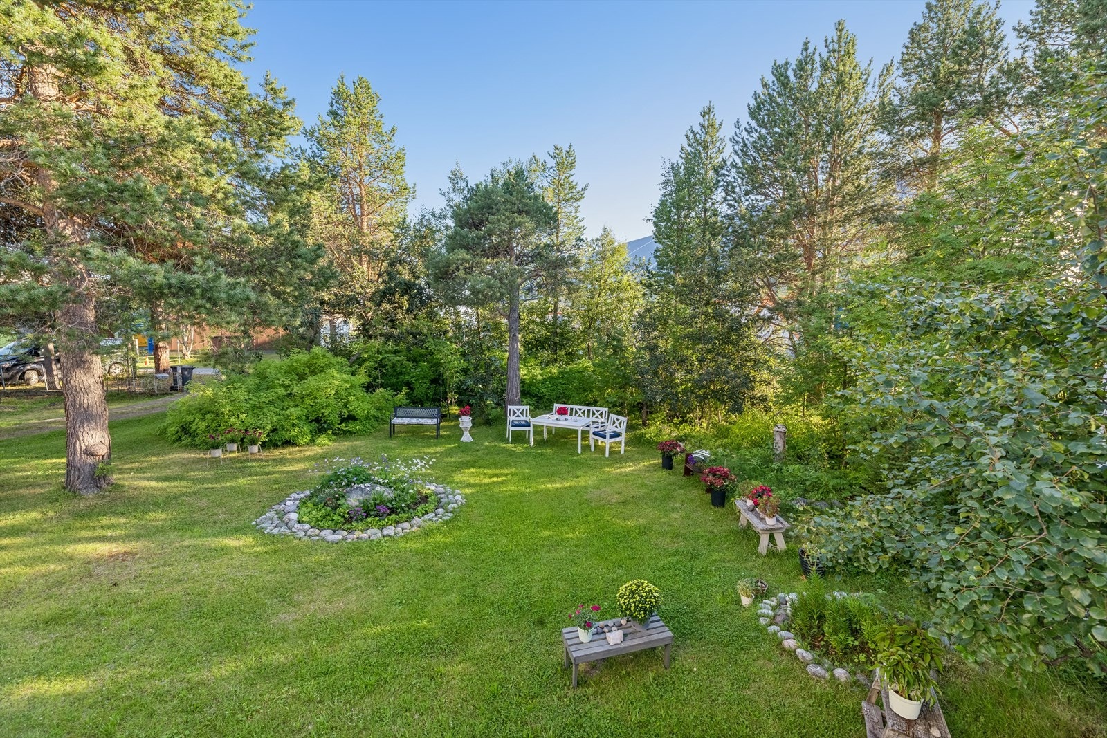 Her er det nok av boltreplass for både store, små og firbeinte. Galleribilde