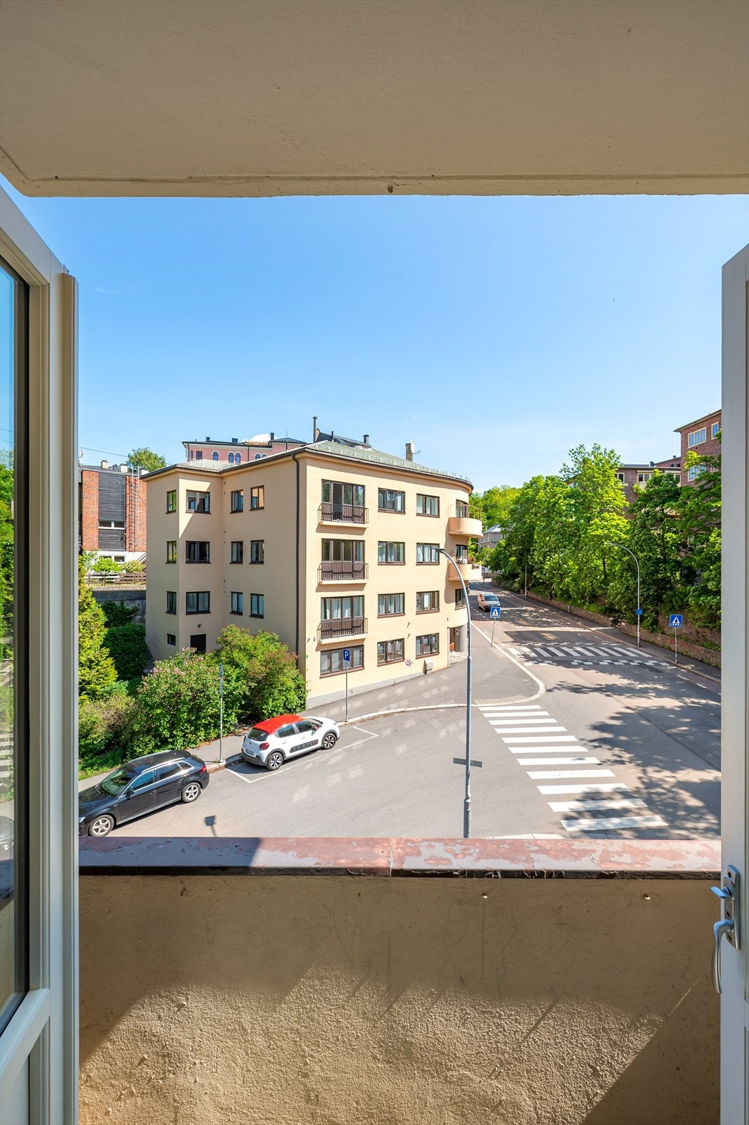 Boligen har to balkonger med utgang fra både stue og kjøkken. Galleribilde