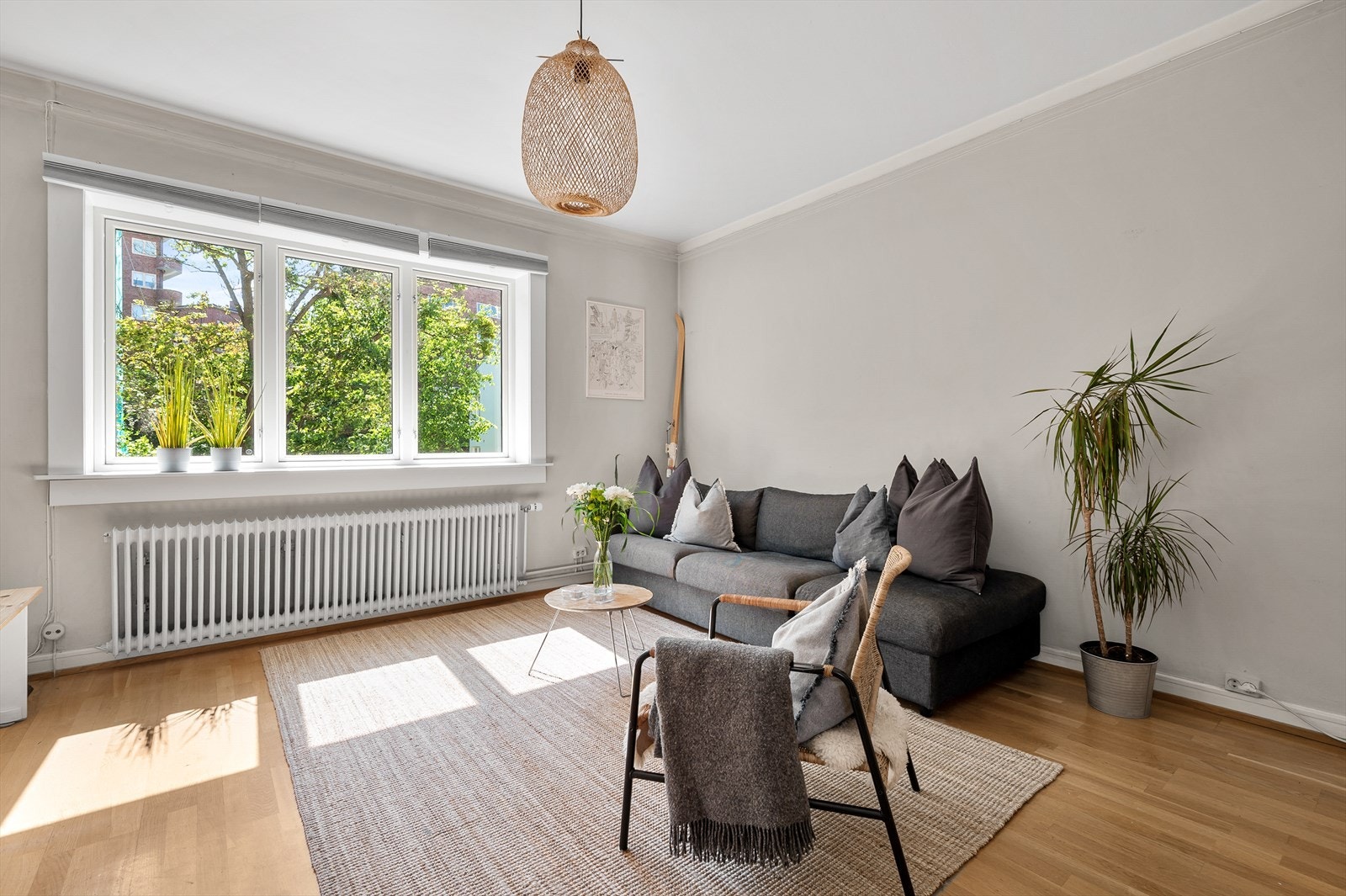 Denne leiligheten har lysinnslipp fra tre sider. Galleribilde