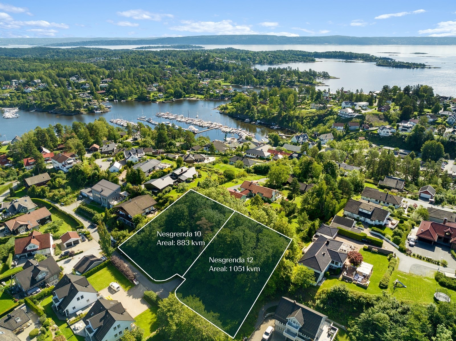 Tomten ved siden av i nr 10 er solgt og fikk 20.06.2025 igangsettelsestillatelse for funkisbolig med sekundærenhet, se kommunens innsynsportal for mer informasjon. Galleribilde