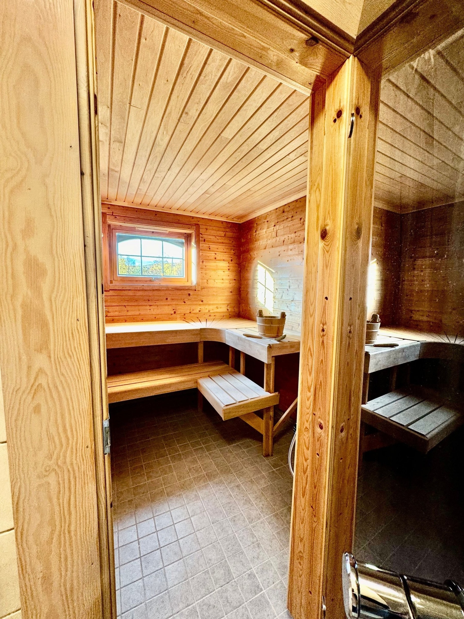 Badstue - inngang fra bad Galleribilde