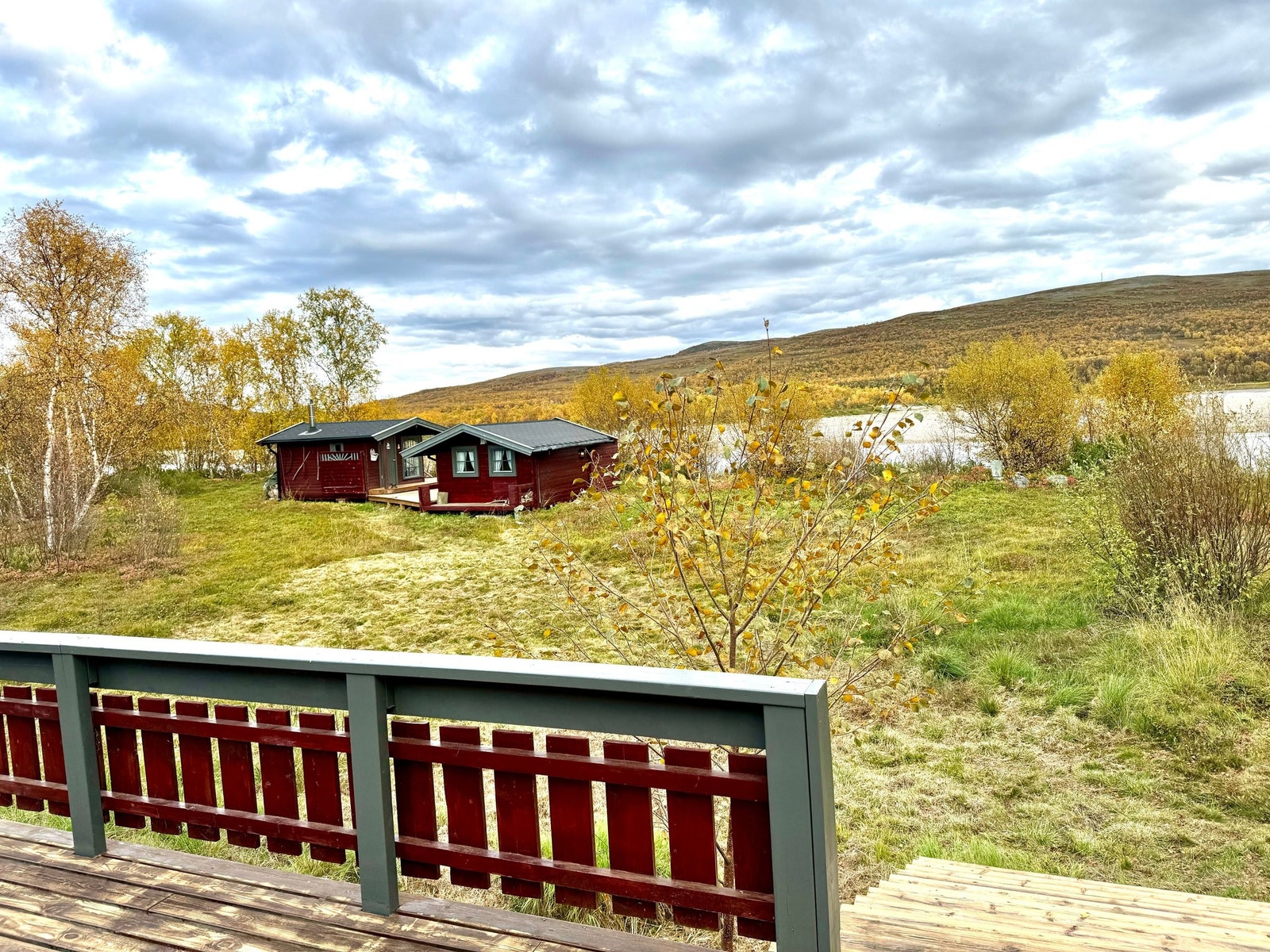 Eiendom mot Tanaelva med frittstående badstue og anneks Galleribilde