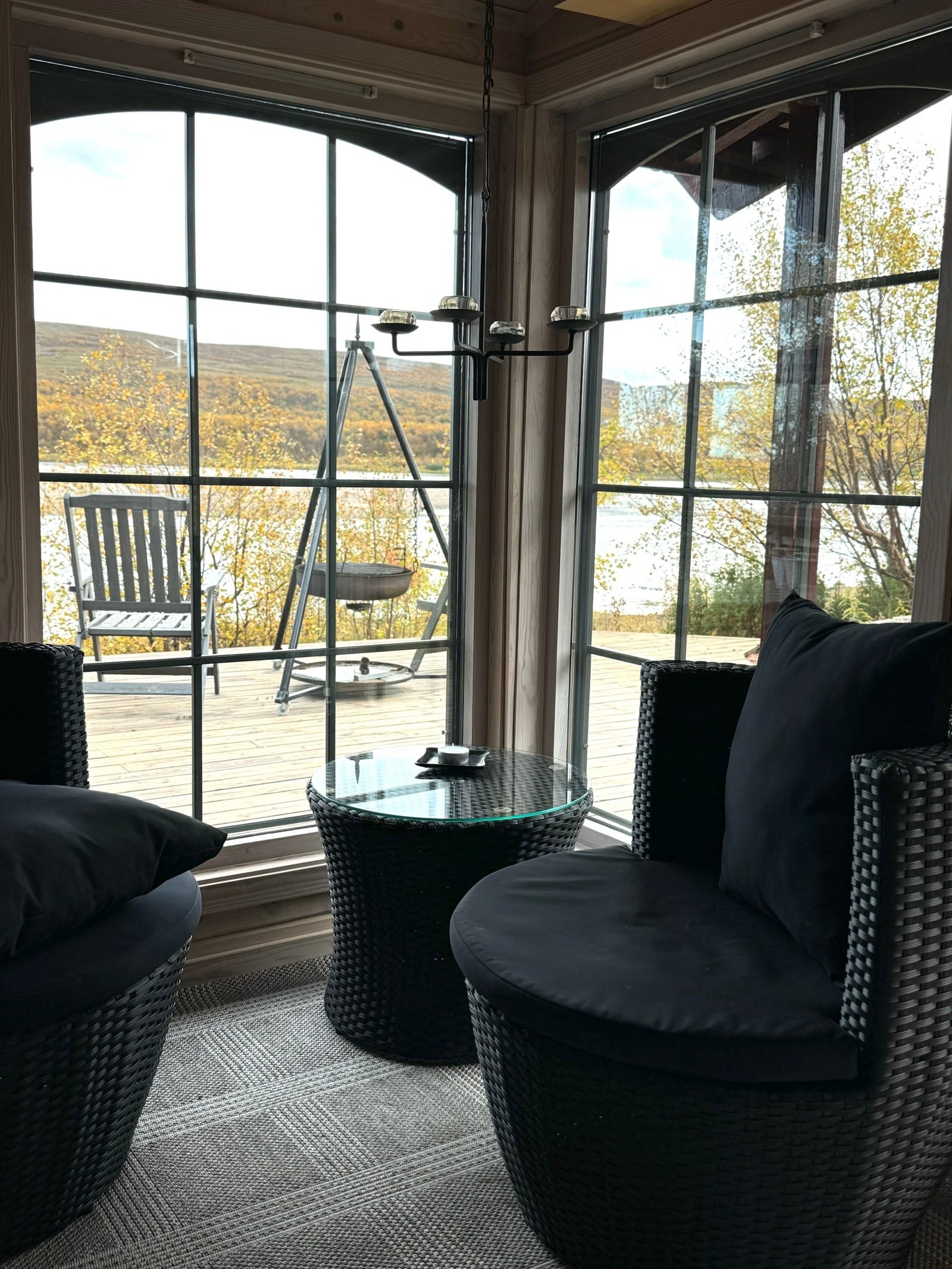 Utsikt fra oppholdsrom i frittstående badstu Galleribilde