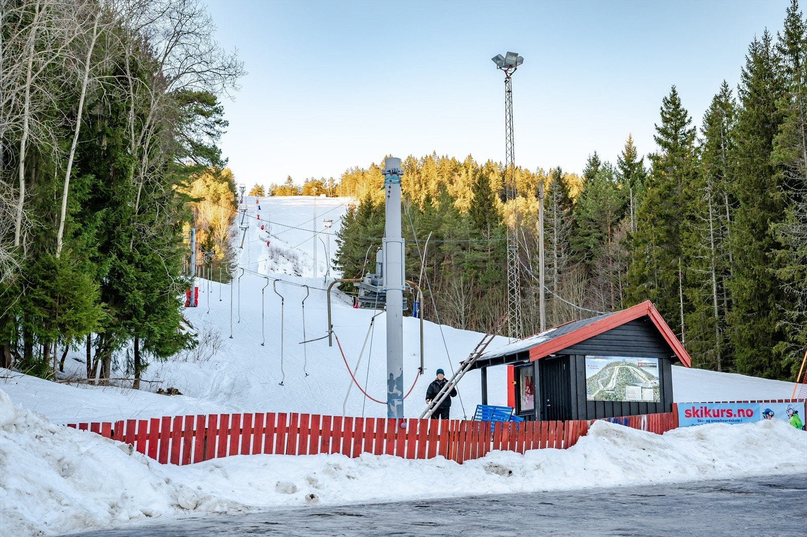 Oslo skisenter er et fint skianlegg med fire heiser, to skiband, fem nedfarter, ski- og snowboardskole, utleie, akebakke, langrennsløyper og to kafeteriaer. Oslo Skisenter består av både Grefsenkleiva og Trollvannskleiva. Et populært fritidstilbud! Galleribilde
