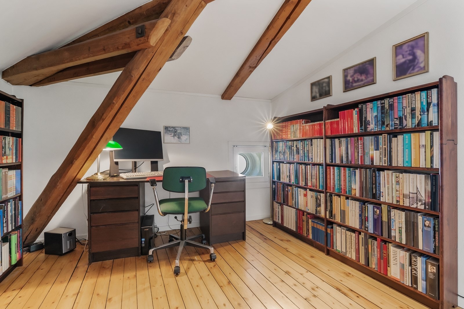 Sjarmerende kontor eller bibliotek? Galleribilde