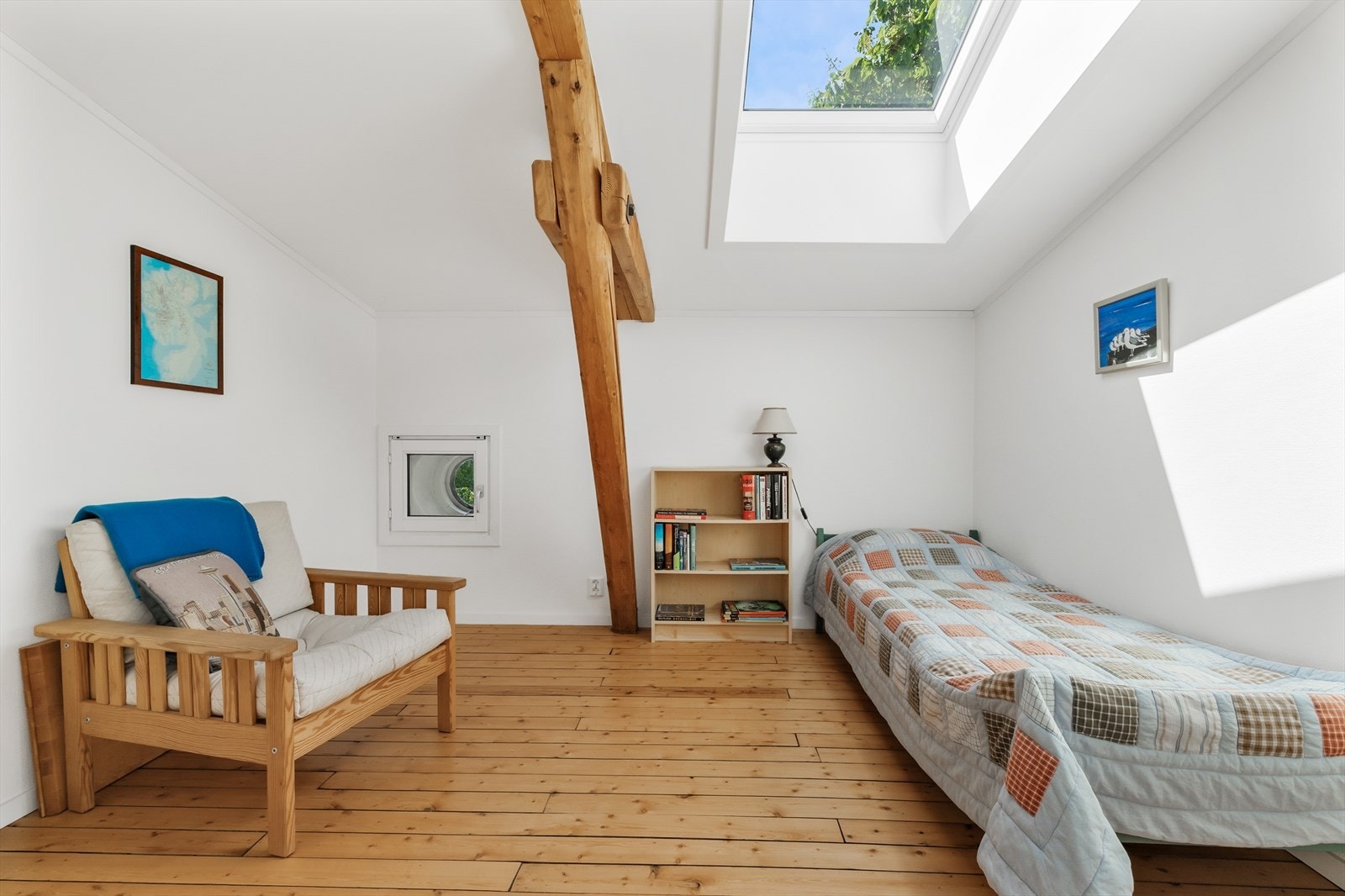 Soverom 2 med plass til det meste man trenger Galleribilde