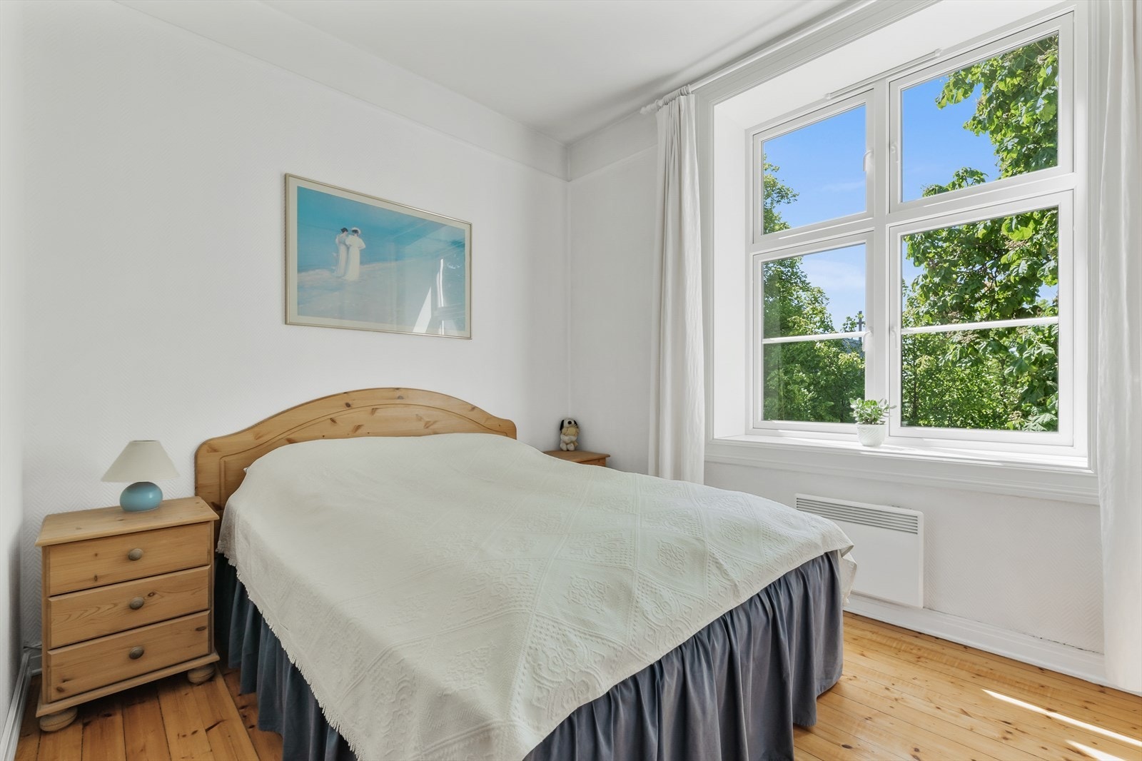 Hovedsoverom i 3. etg. med fin plass til dobbeltseng Galleribilde