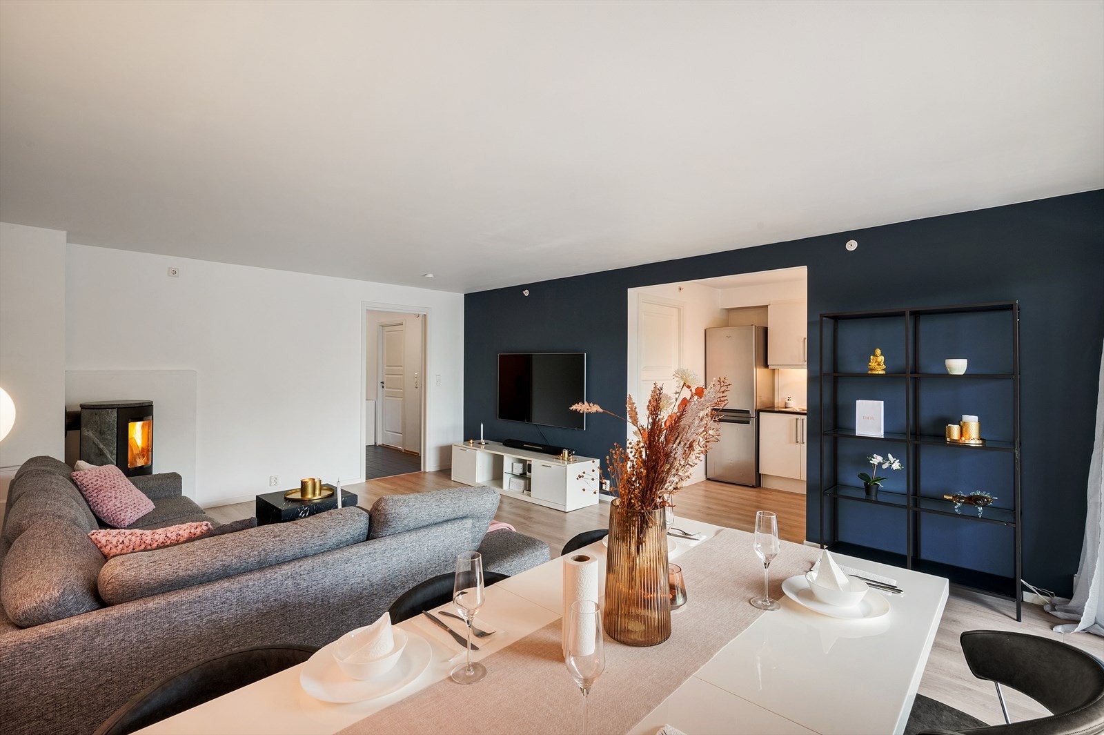 - Felleskostnadene ligger i dag på kr. 1 963,- og inkluderer grunnpakke TV/internett, byggforsikring, vedlikehold av fellesarealer, lys i fellesarealer, drift, styrehonorar og regnskapsfører - Galleribilde