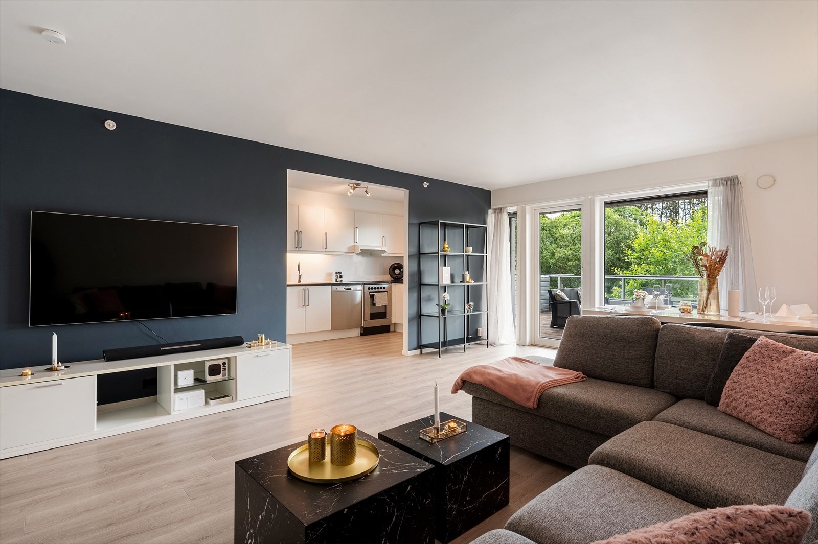 - Romslig stue på 28,2 m² - Galleribilde