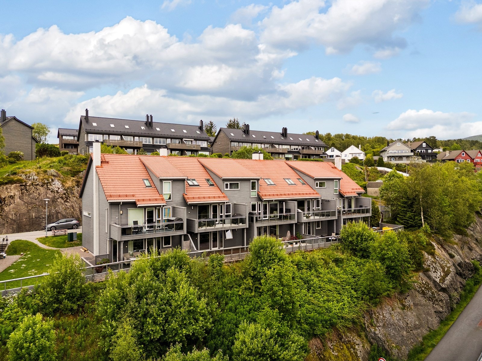 - Leiligheten er med i Kjenndalsbrotet sameie som består av 6 bygg med 54 leiligheter - Galleribilde