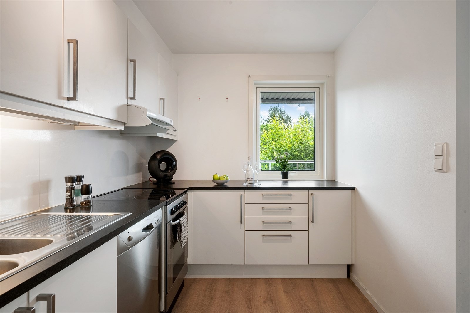 - Kjøkkenet måler 7,4 m² - Galleribilde