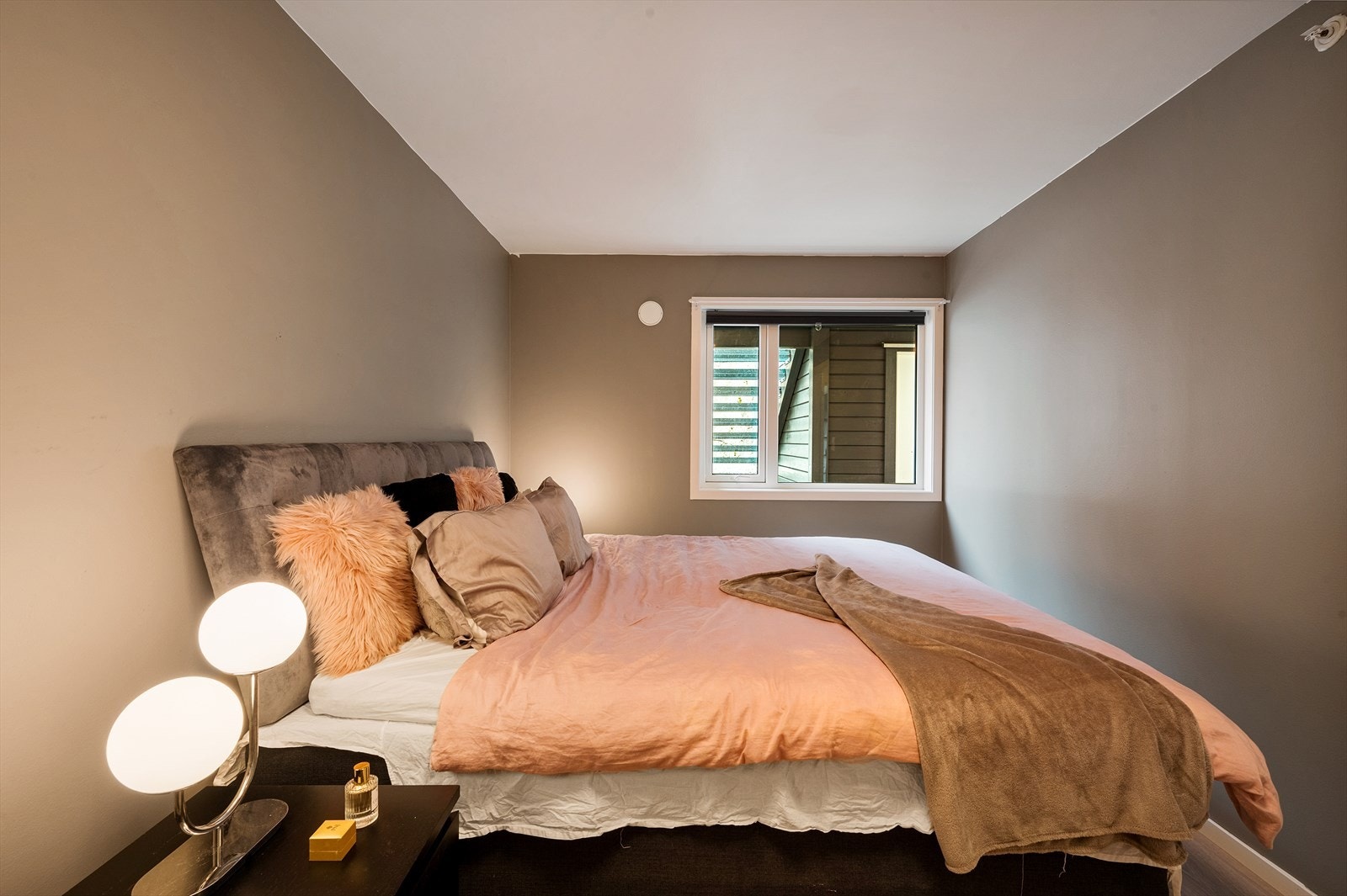 - Rommet blir godt varmet opp av varmekabler i gulvet - Galleribilde