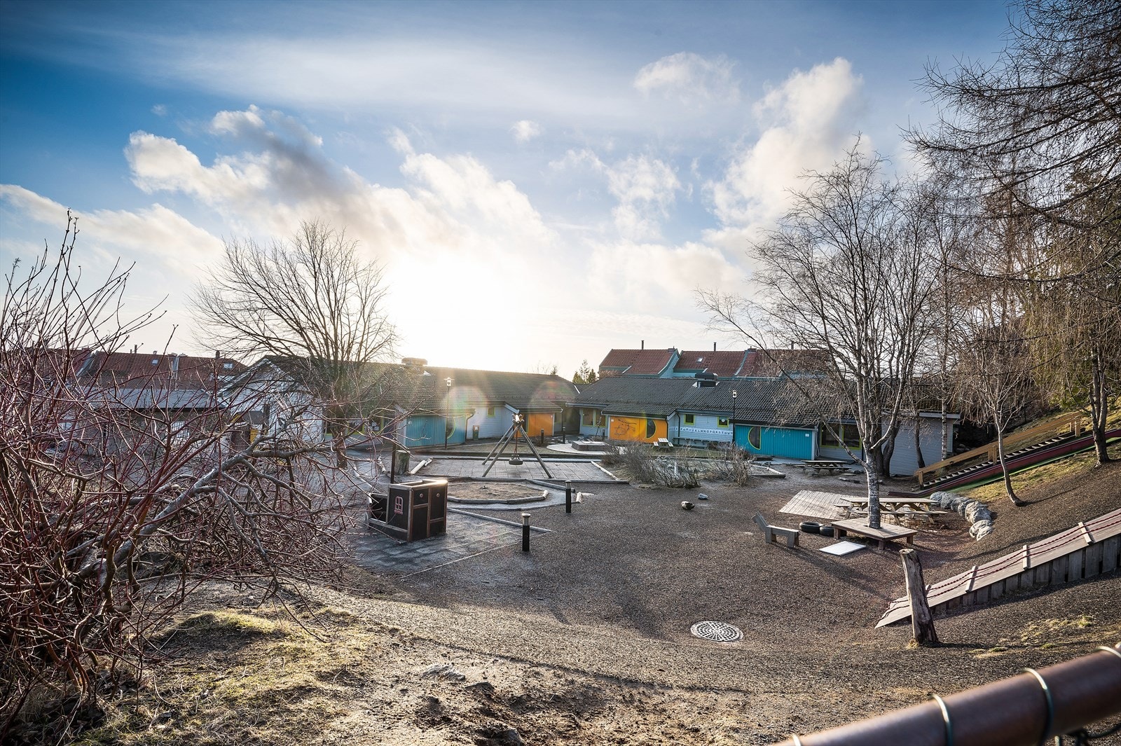 - 4 minutters gange finner du Kjenndalslia barnehage (0-6 år) - Galleribilde