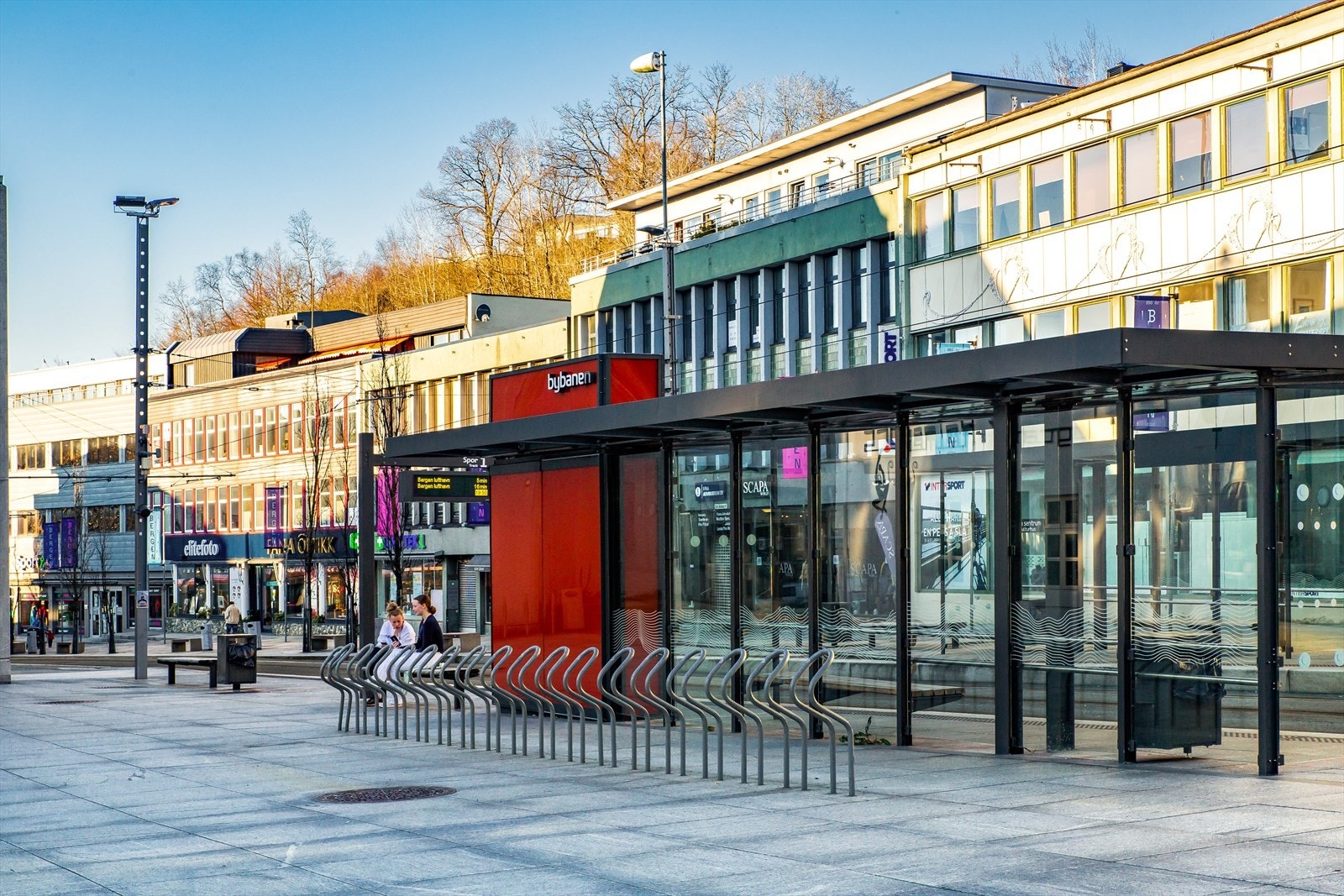 - Her finner du også AMFI Nesttun som tilbyr flere butikker, spisesteder, apotek og vinmonopol - Galleribilde