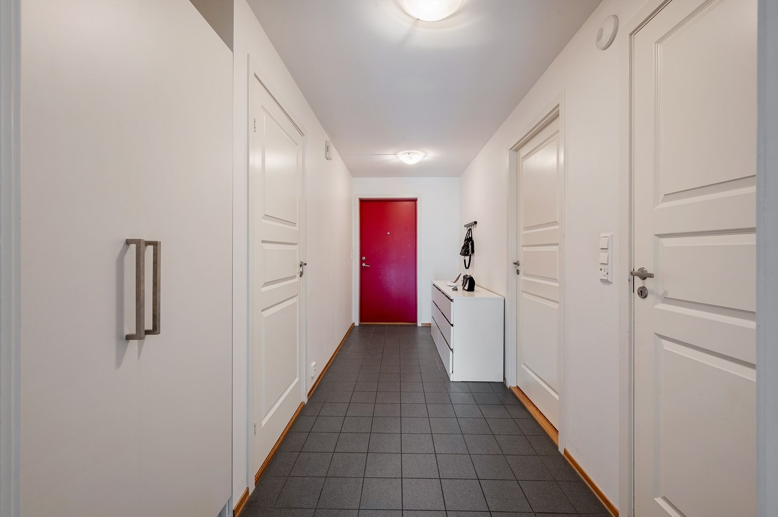 - Velkommen inn! Husk visningspåmelding - Galleribilde