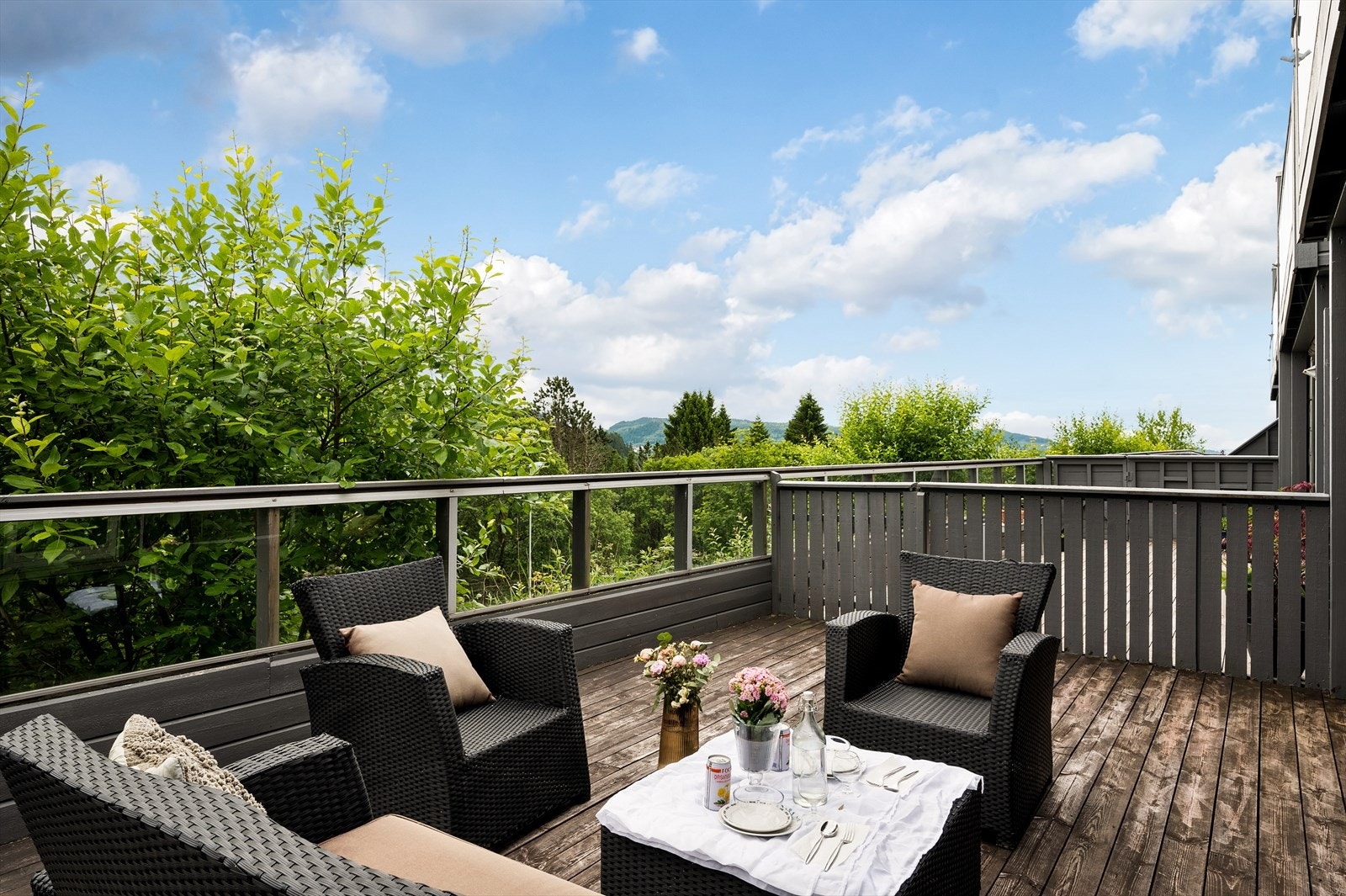 - Terrassen er sørøstvendt og byr på formiddagssol - Galleribilde