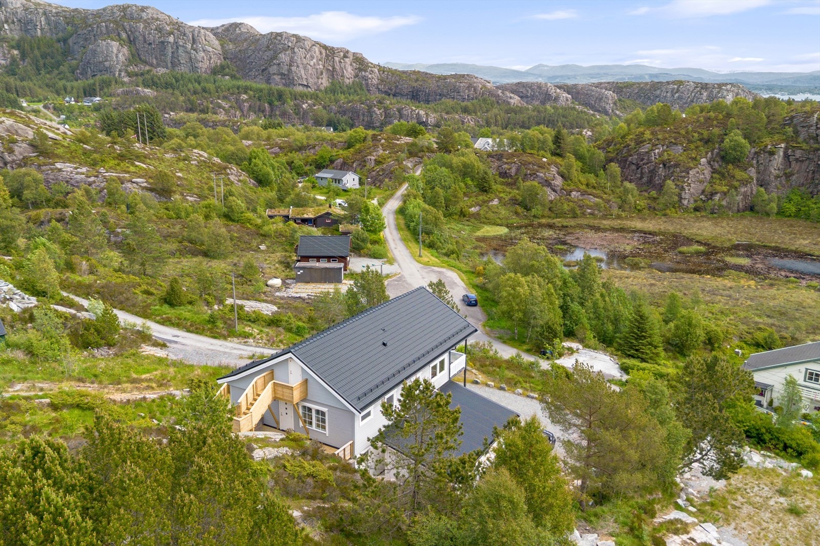 Eiendommen ligger i imponerende omgivelser Galleribilde