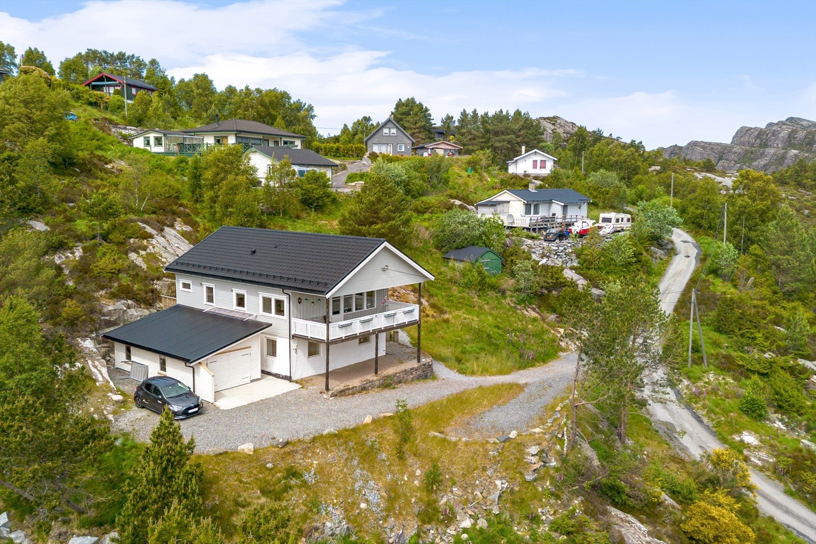 I tillegg er ytterkledningen på nord og sørvegg fra 2011 og kledning på vestvegg og i gavl mot øst fra 2019 Galleribilde