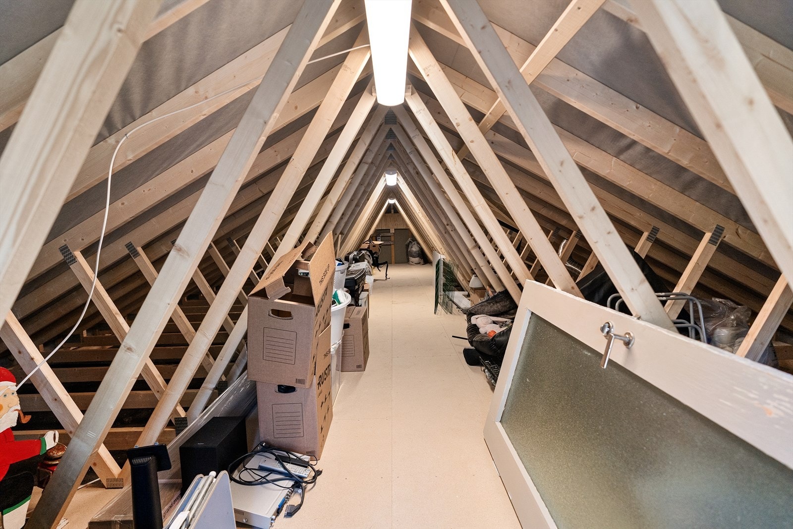 Loft for ekstra oppbevaring Galleribilde