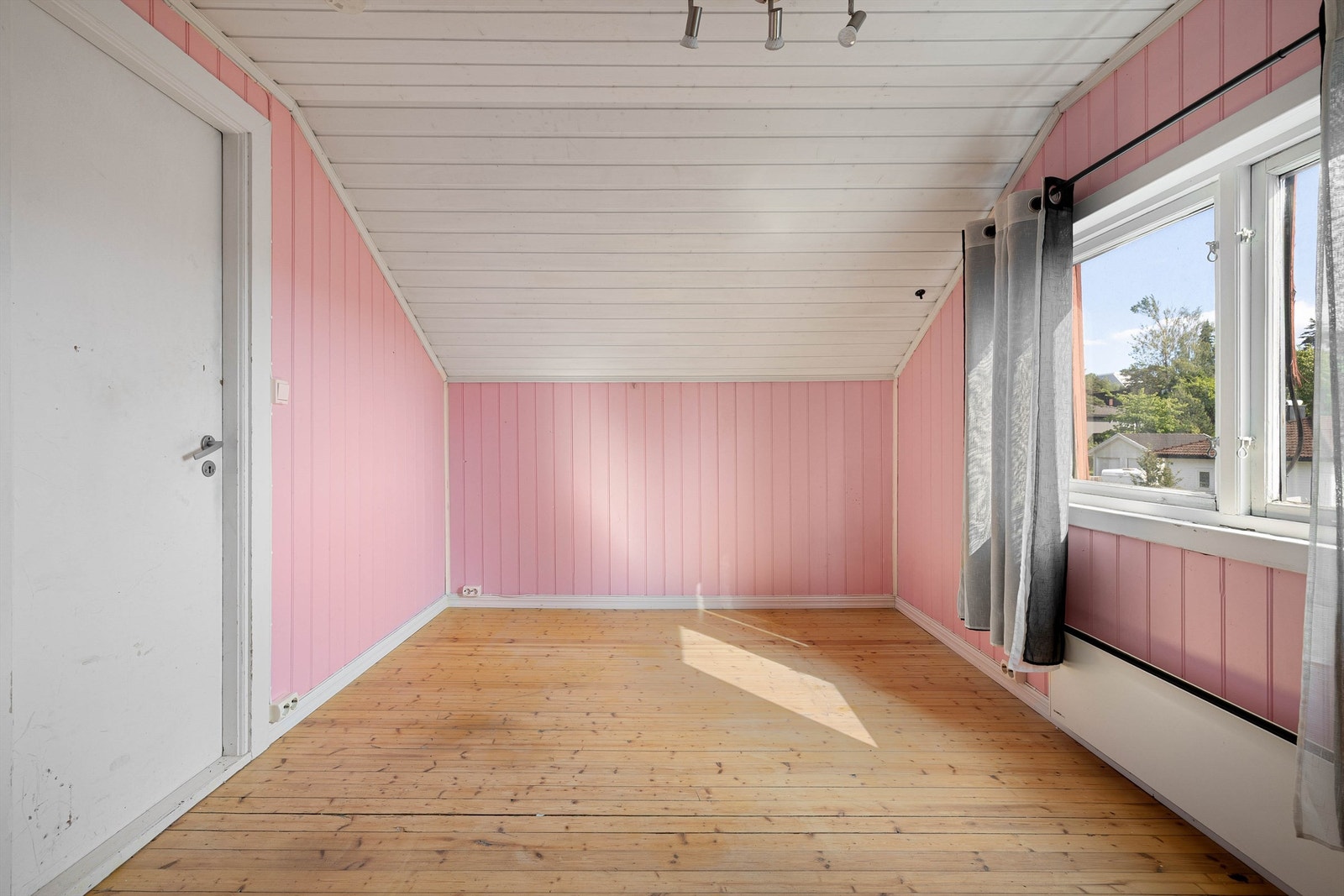 I loftsetasjen inngår det et soverom. Galleribilde