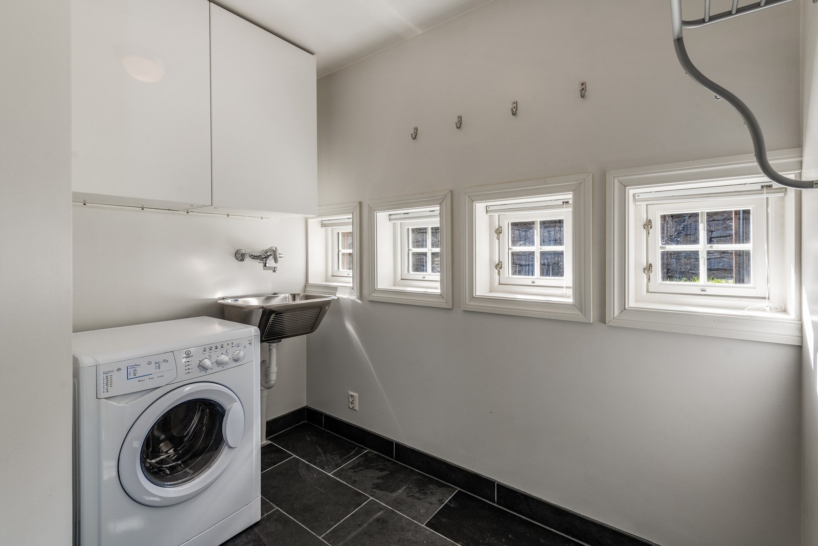 Vaskerom med opplegg til vaskemaskin Galleribilde