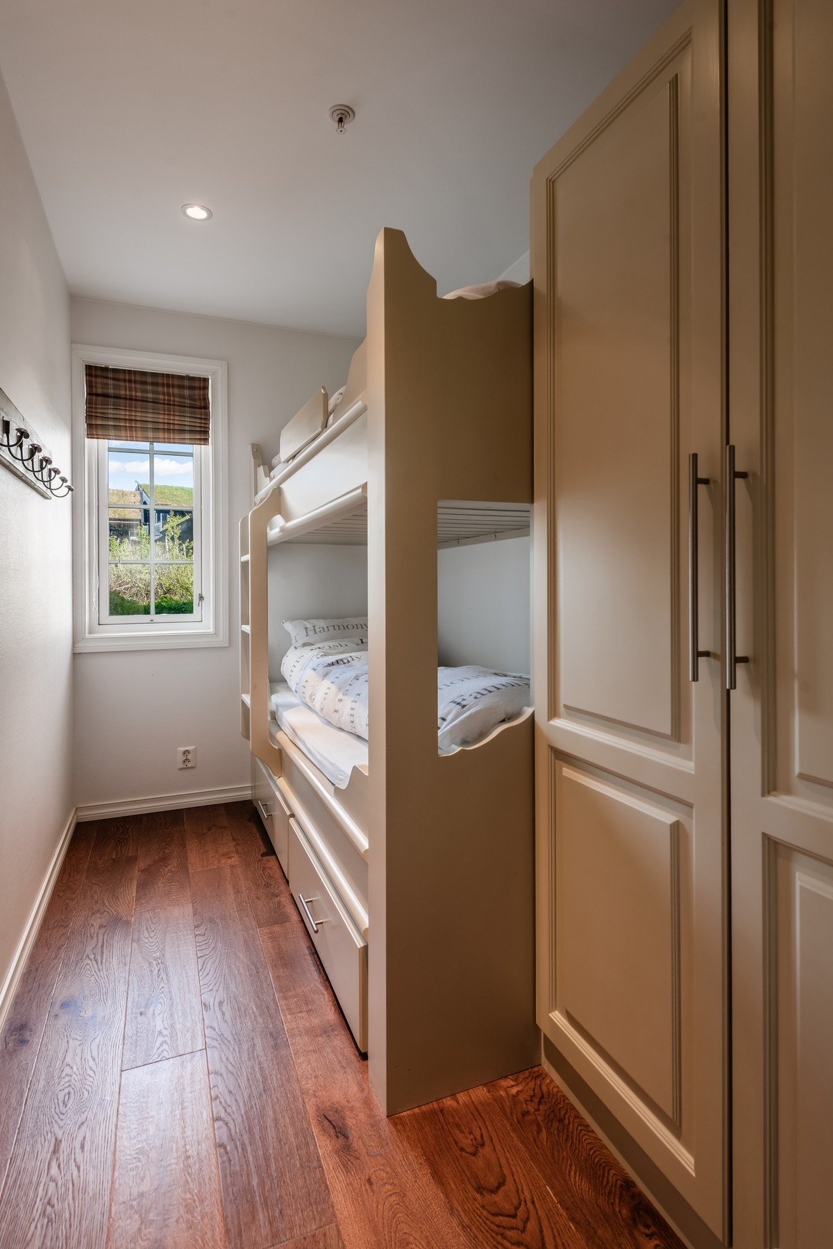 Soverom med plass til køyeseng og garderobeskap Galleribilde