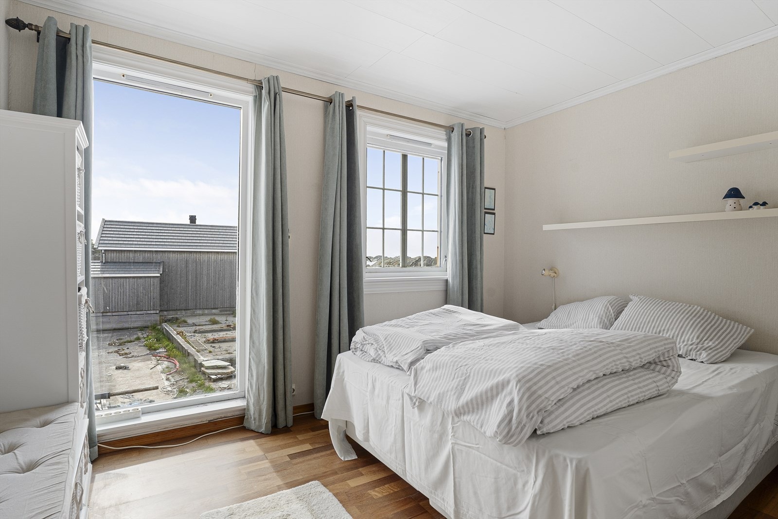 Tilleggsdel innredet som soverom i hovedetasjen. Galleribilde