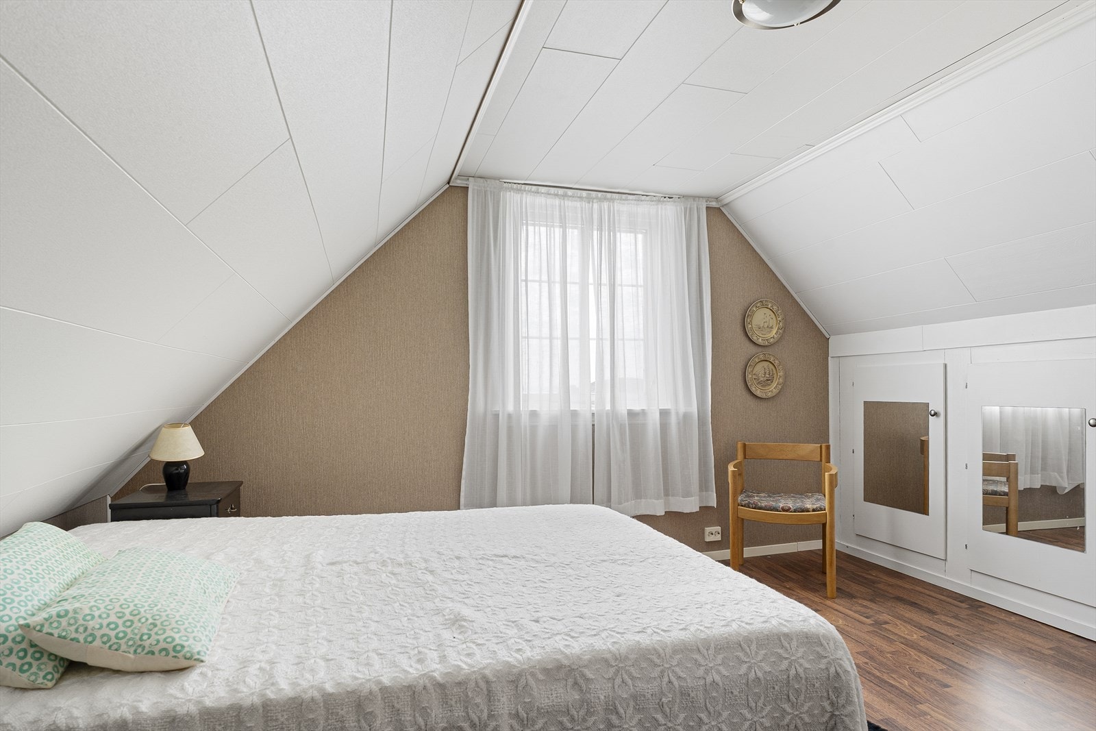 Det er tre rom (tilleggsdeler) i denne etasjen som er innredet som soverom. Galleribilde