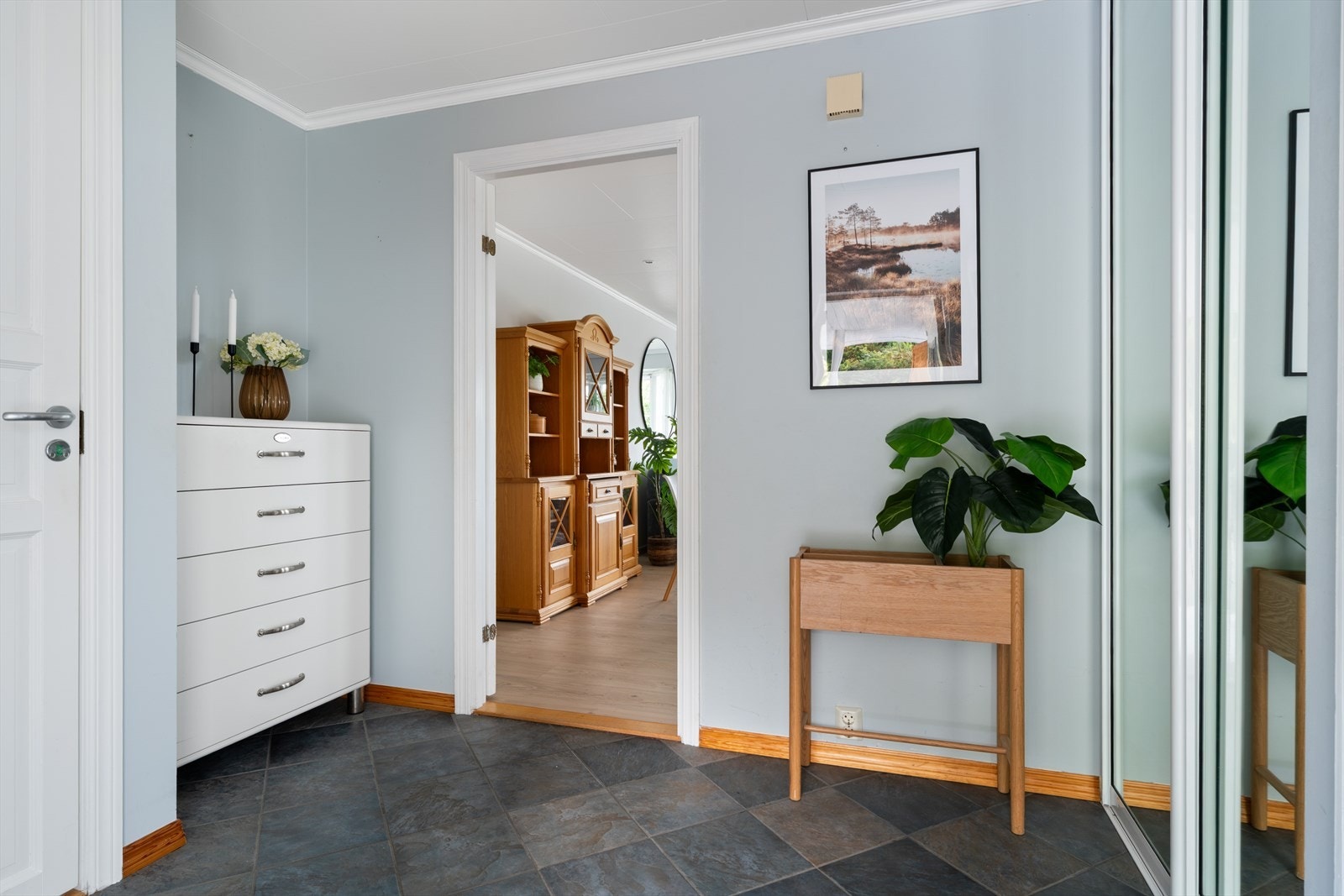 - Romslig entre på 6,9m² - Galleribilde