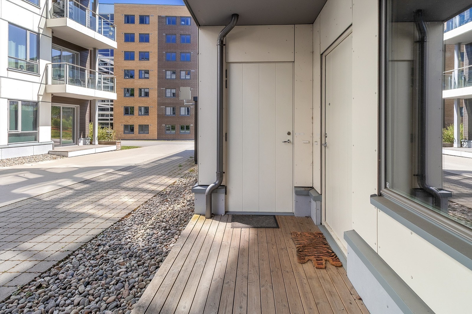 Leiligheten har trappefri adkomst - Velkommen inn! Galleribilde