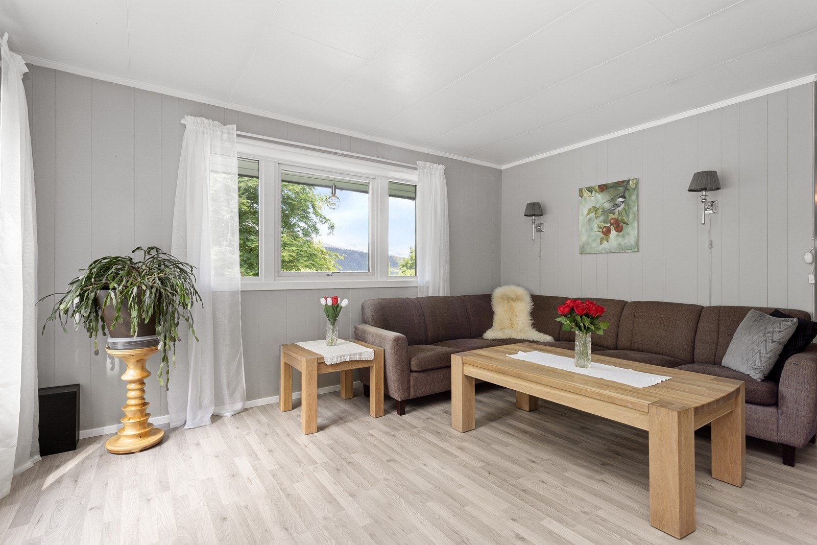 Rommet har plass til en hyggelig sittegruppe. Galleribilde