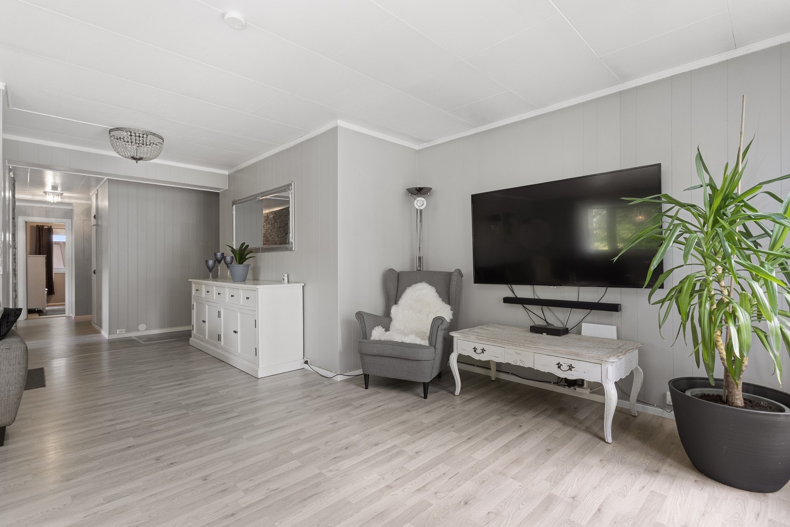 Planløsningen gir en god flyt til etasjen. Galleribilde