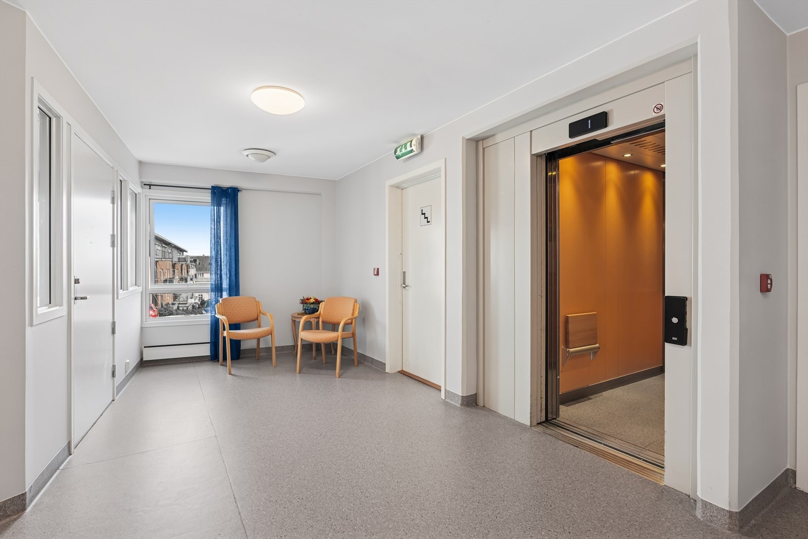 Det er heis i bygget samt mulighet for å leie et gjesterom ved behov Galleribilde