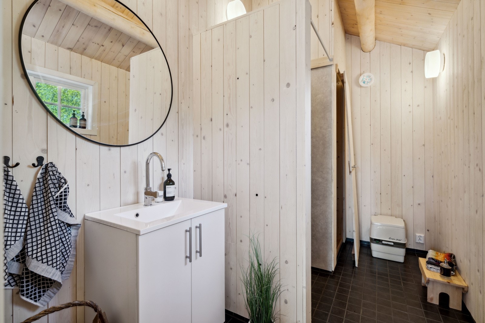 Lyst og moderne bad fra 2020 i del to Galleribilde