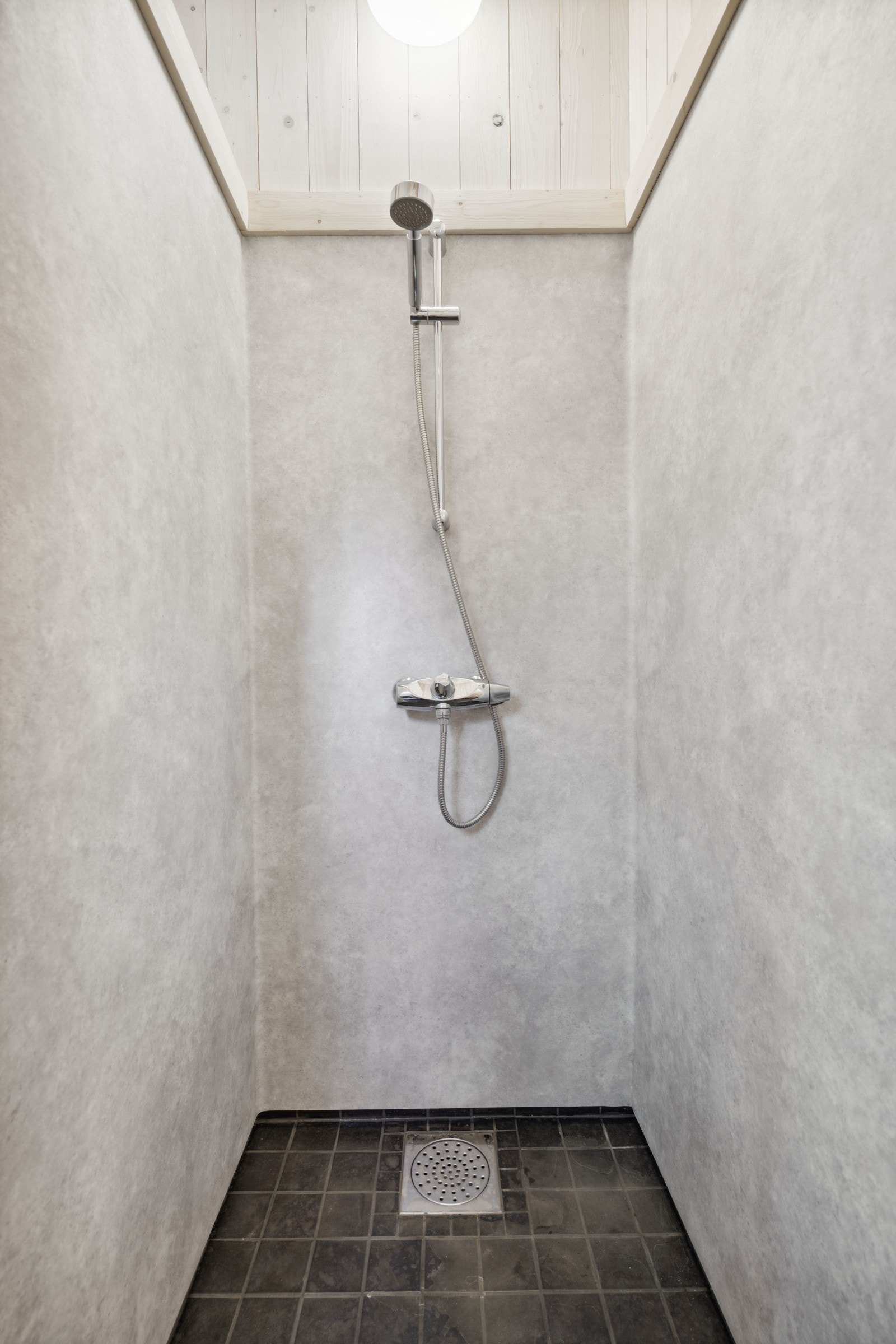 Romslig dusj Galleribilde