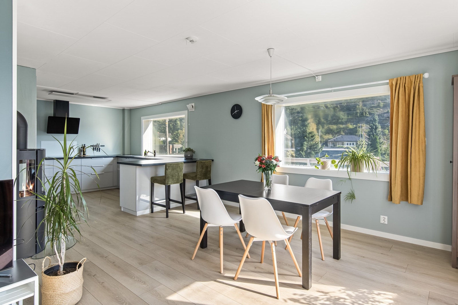 Smakfullt og delikat innredet enebolig - Velkommen til Breiliveien 42! Galleribilde