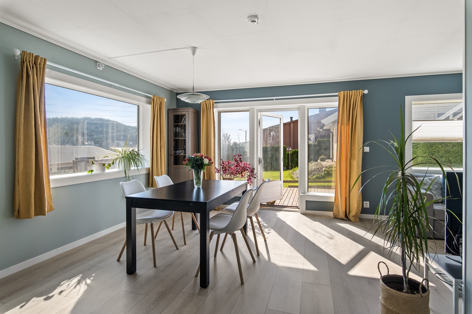 Utgang til stor terrasse på ca 88 kvm Galleribilde