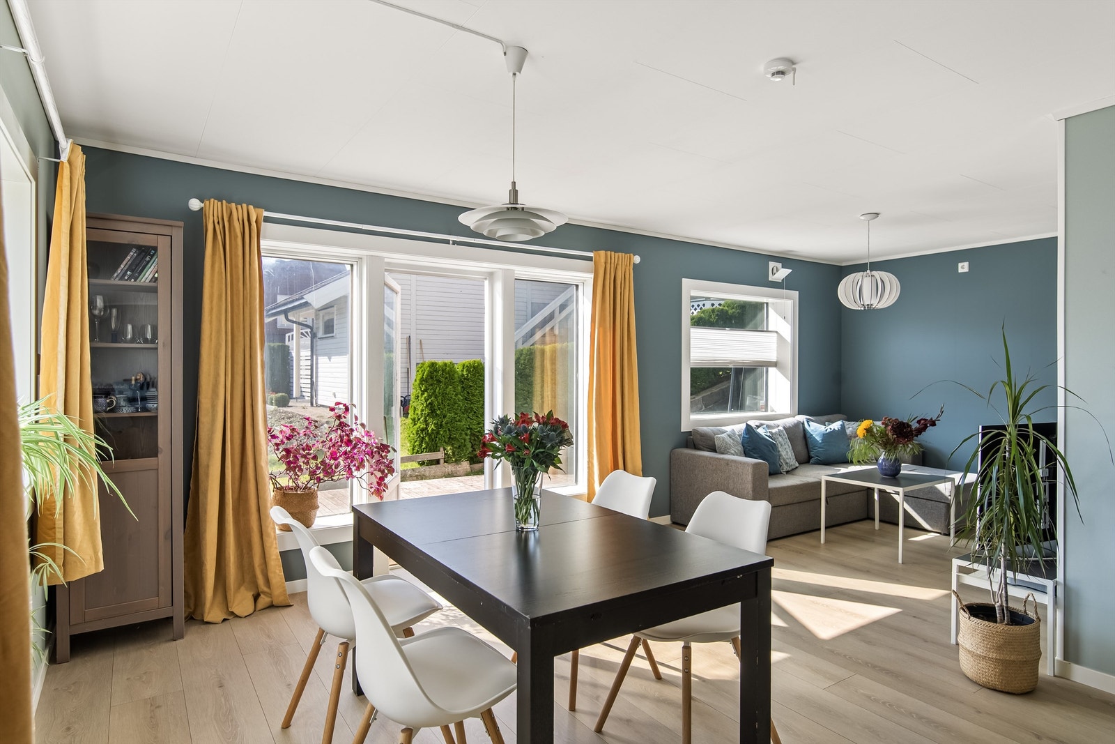 Lekre fargevalg er gjennomgående i boligen Galleribilde