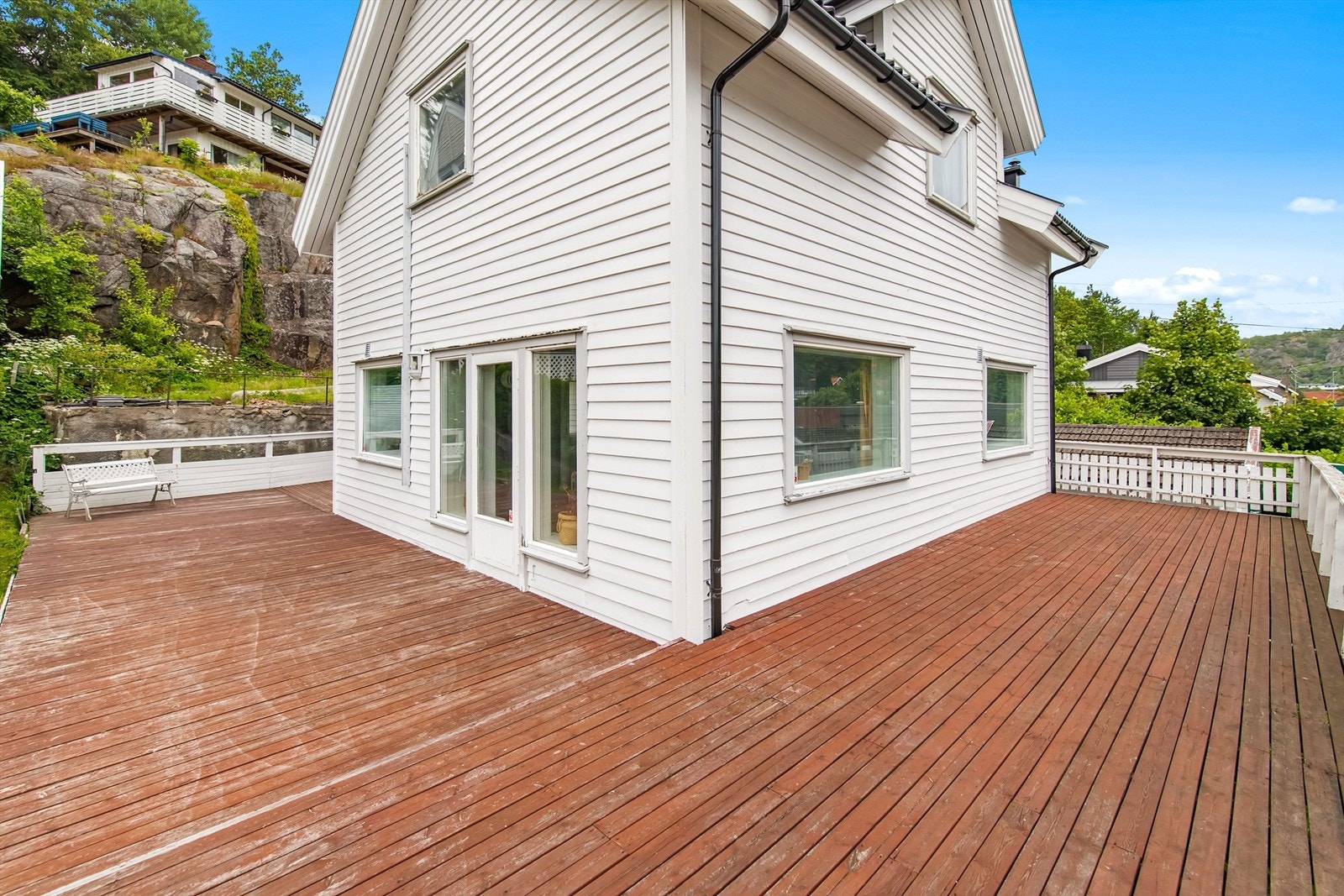 Huset er nymalt utvendig i juni, karmene vil også males forløpende Galleribilde