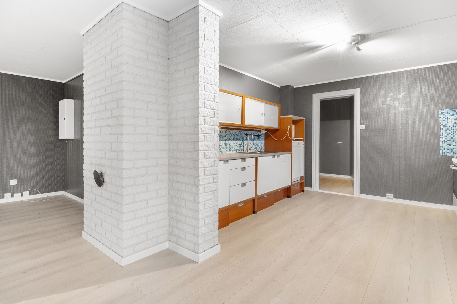 Åpen løsning mellom kjøkken og stue. Galleribilde