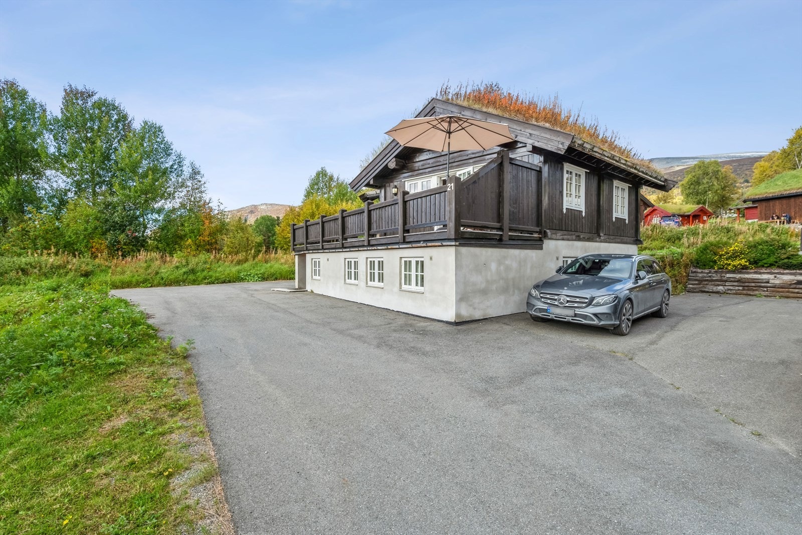 Her har en skiløypa rett utenfor tomtegrensa som nærmeste nabo vinterstid Galleribilde